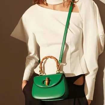 2023 Модни дамски чанти с бамбукова дръжка, дизайнерски чанти от изкуствена кожа, луксозна чанта през рамо, винтажное седлото, Малки мрежи с капак, чанти